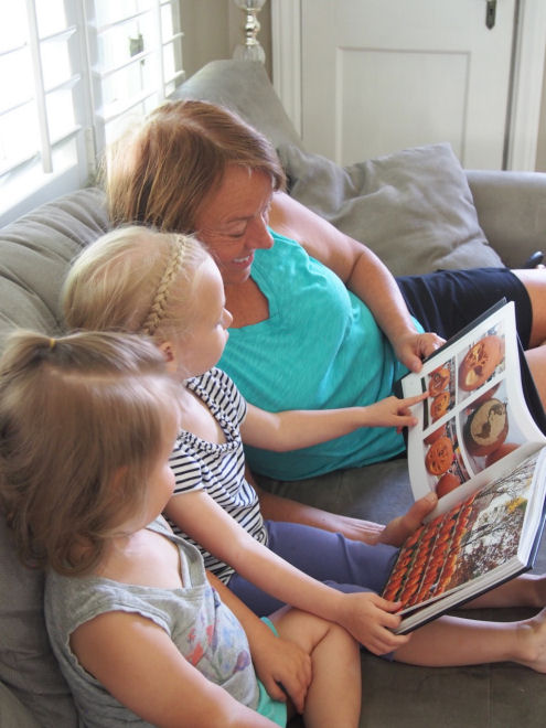 Nancy Sporborg reading the book to her grandchildren